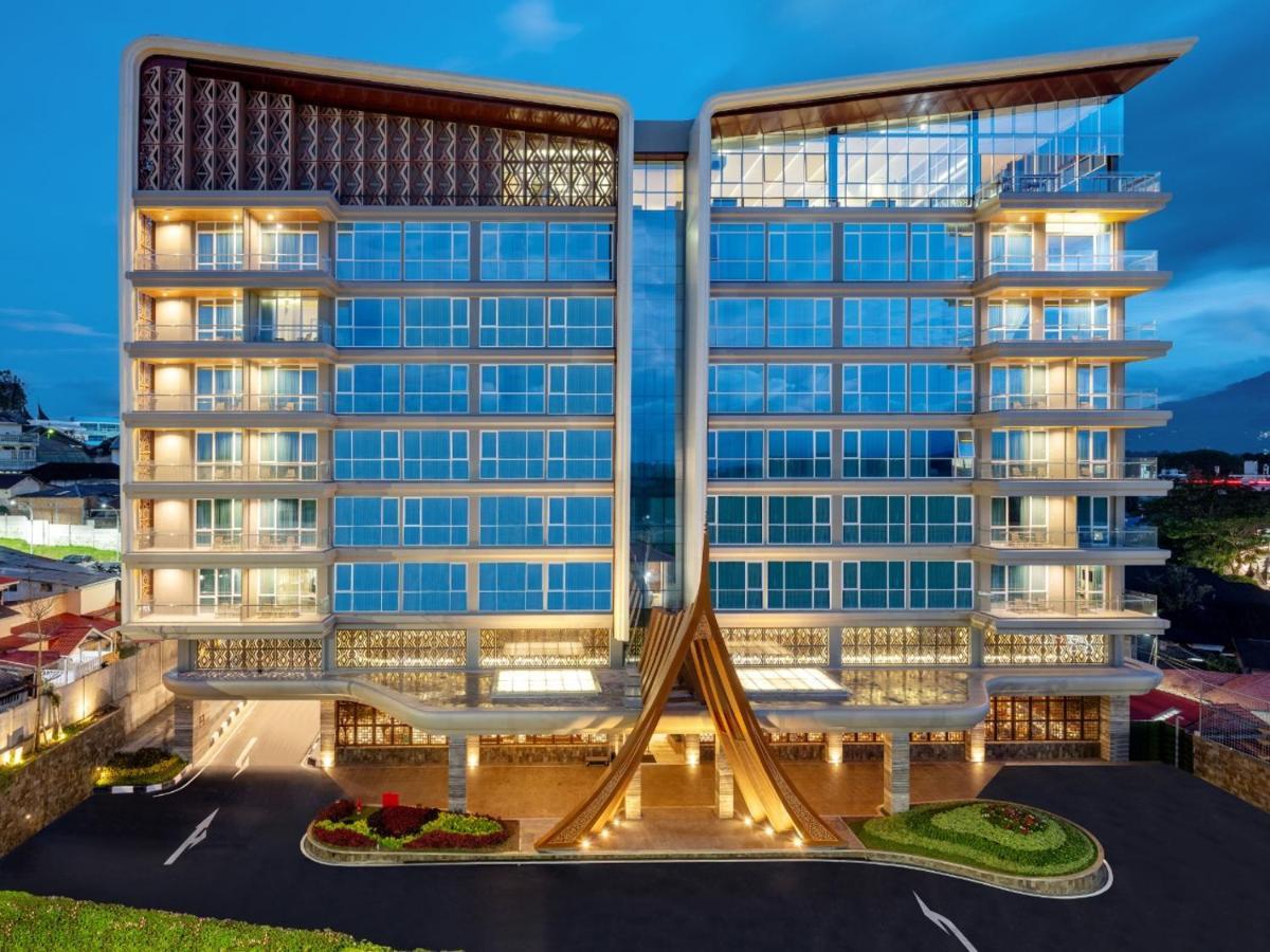 Hotel Santika Bukittinggi Exteriör bild