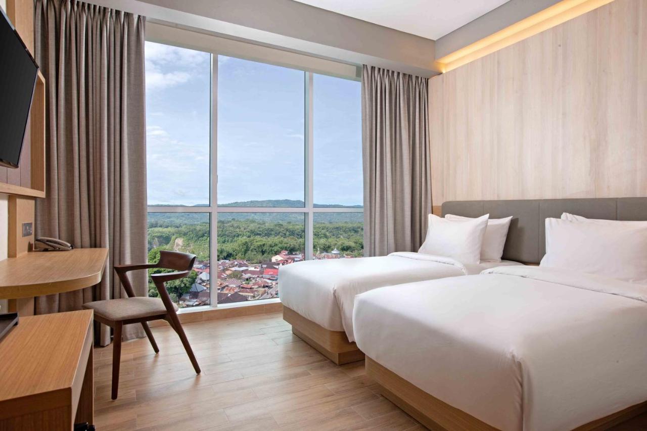 Hotel Santika Bukittinggi Exteriör bild