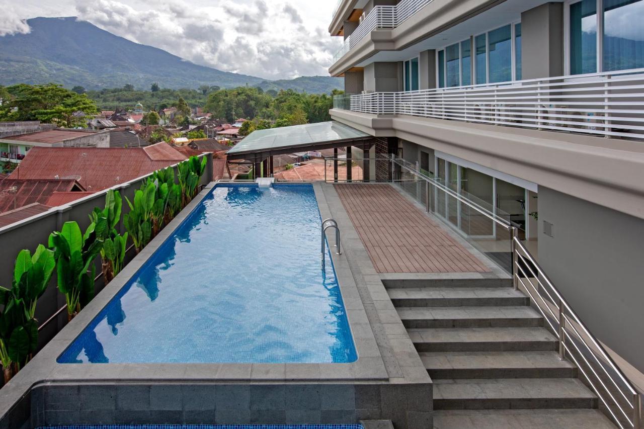 Hotel Santika Bukittinggi Exteriör bild